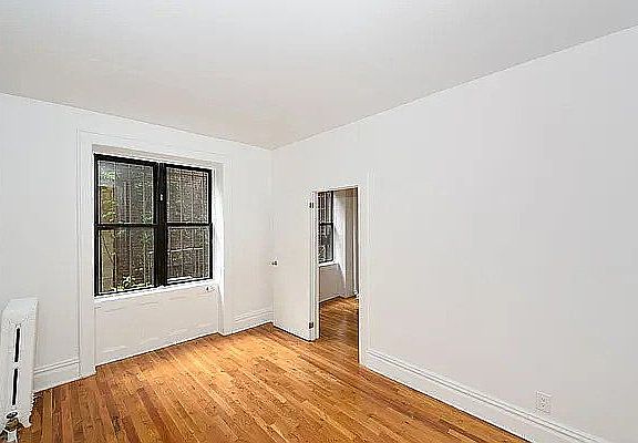 3rd image of 240 W 15th St APT 4