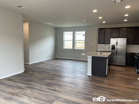 5th image of 140 Lyndon Dr