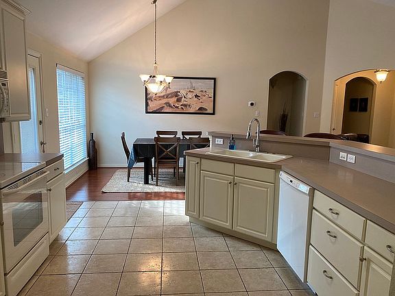 4th image of 1013 Hayden Ct