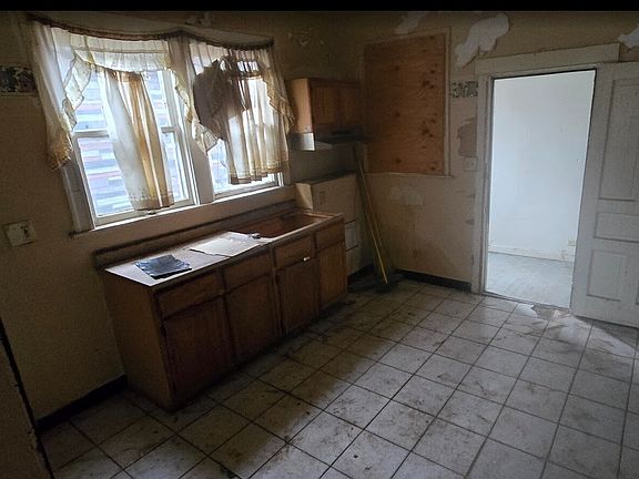 3rd image of 235 W 104th St
