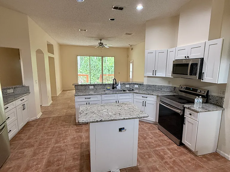 2802 Coachman Lakes Dr — Photo 4