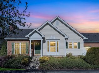 2204 Greystone Dr, Coraopolis, PA 15108