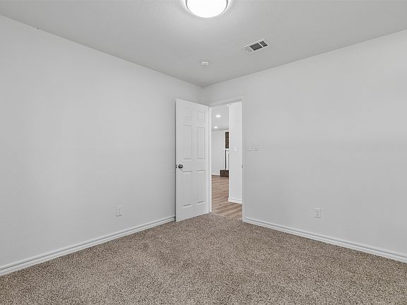 4th image of 4725 Saint Lawrence Rd