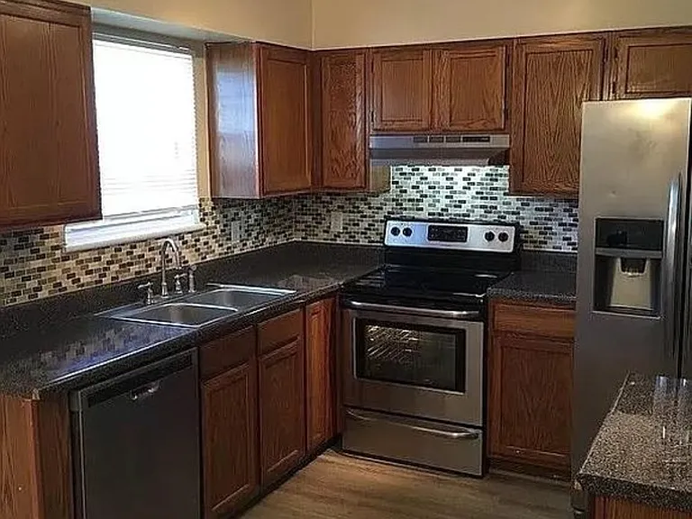 820 Catherine St — Photo 3