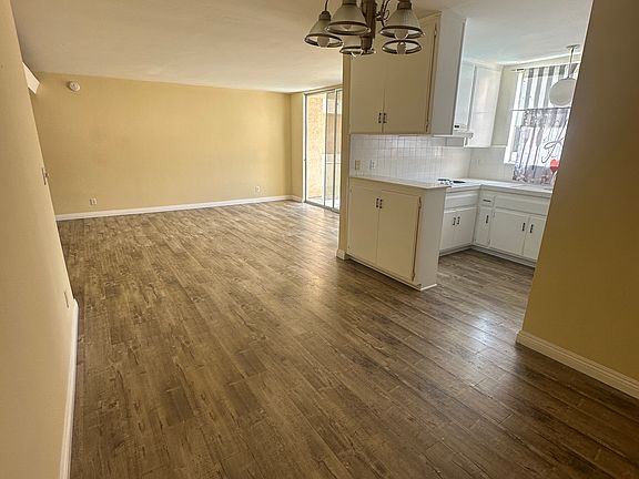 3rd image of 5429 Newcastle Ave APT 206