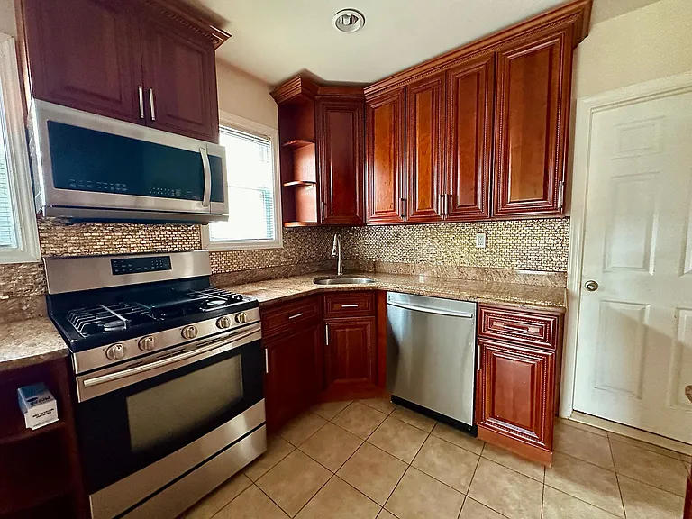 57 Willoughby Ave — Photo 31