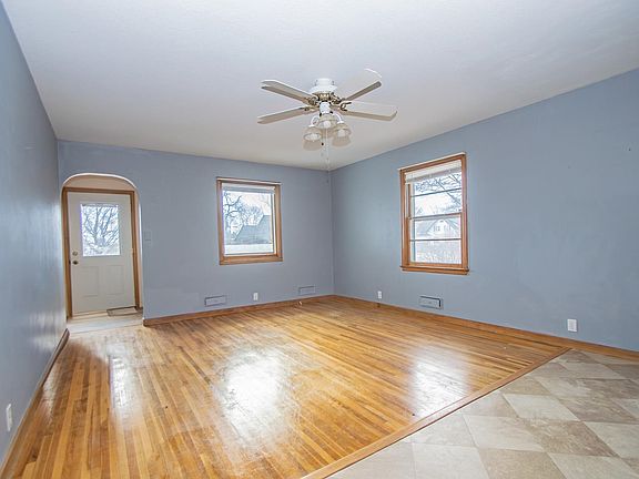 4th image of 1209 Okoboji Ave