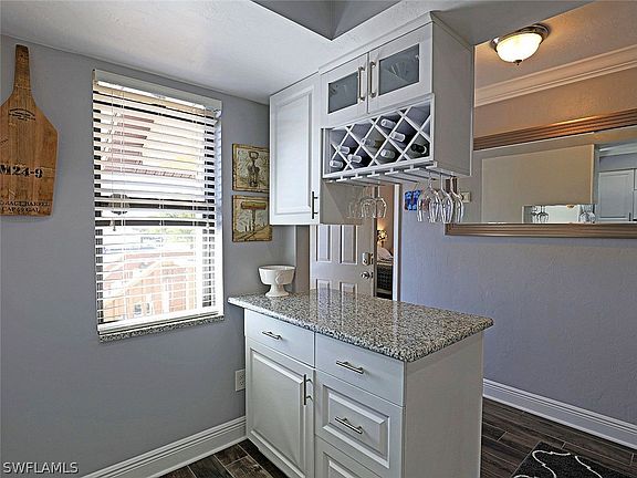 4th image of 713 SW 47th Ter Suite 201