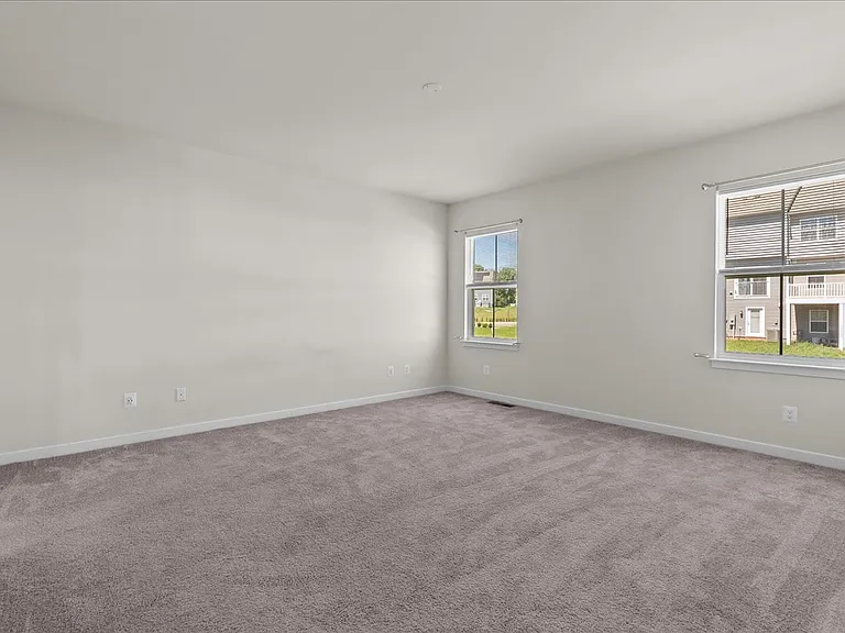128 Thornton Way — Photo 40
