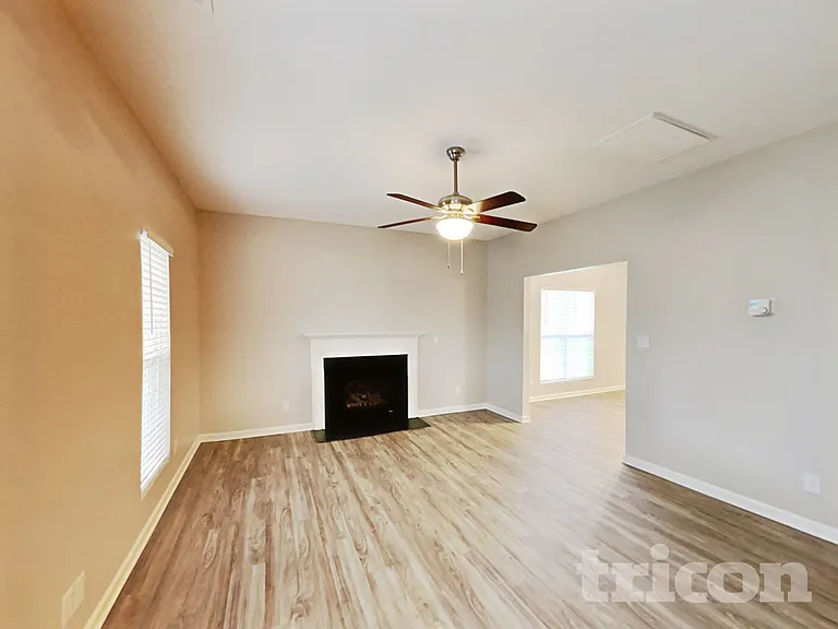 320 Stone Meadow Dr — Photo 4