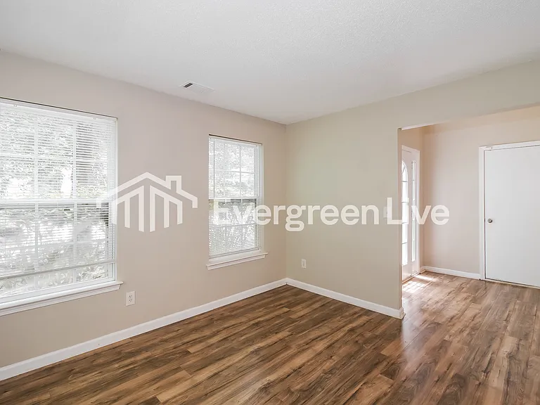 5565 Waverly Park — Photo 6