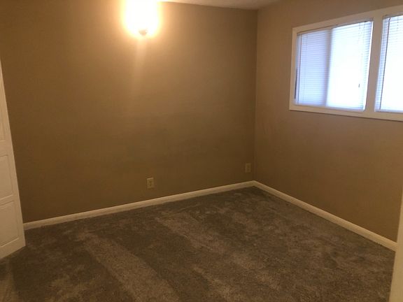 3rd image of 106 E Cherry Hills Ct #106A