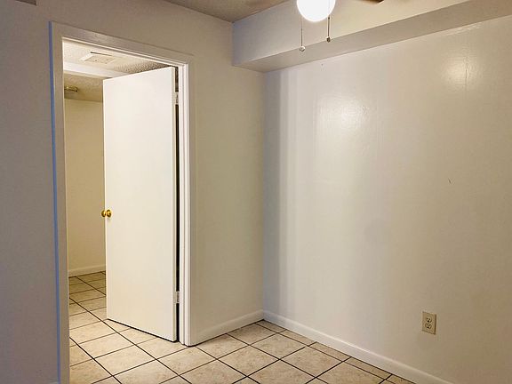 4th image of 302 Pillette Rd