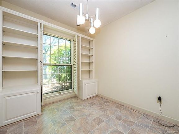 3rd image of 4325 Woodglen Ln #13/4325
