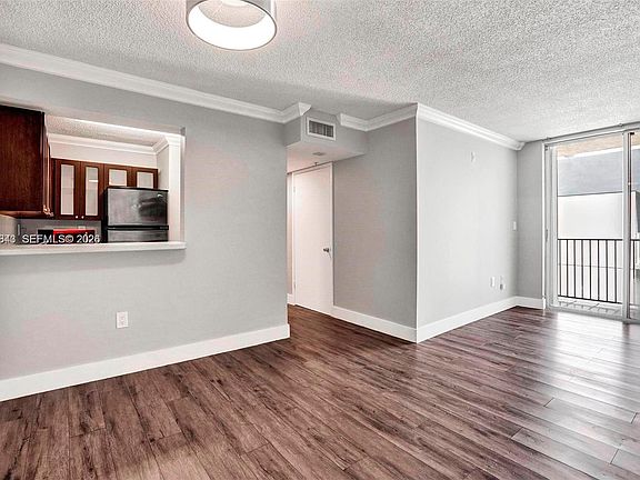5th image of 126 SW 17th Rd APT 601
