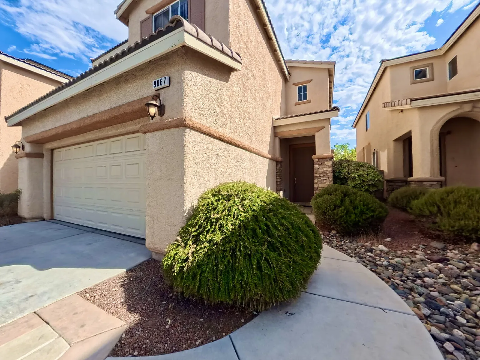 3 bed, 2.5 bath, 1786 sqft, $1,945 — Photo 2