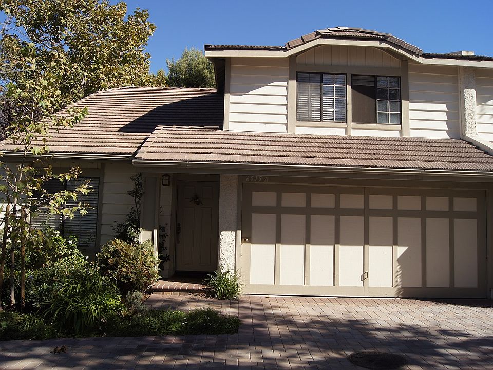 End unit townhome