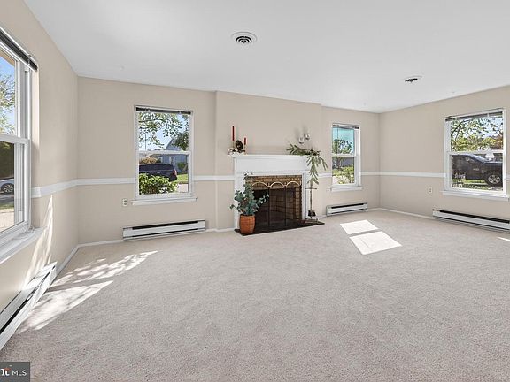 3rd image of 51 Marlborough Dr