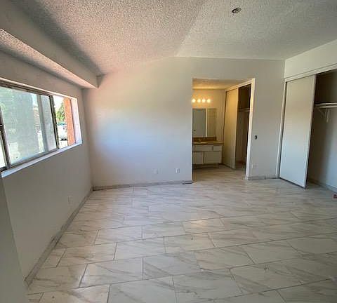 3rd image of 38309 La Loma Ave