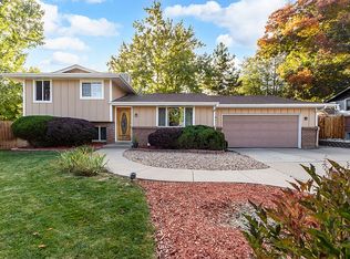 2647 S Flower St, Lakewood, CO 80227