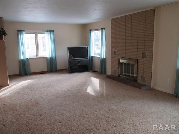 3rd image of 4708 N Clarewood Ave
