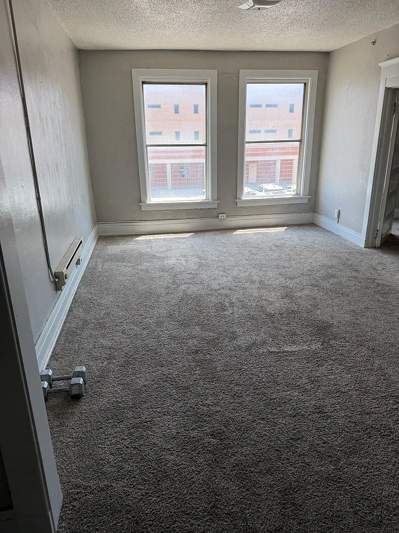 215 1/2 East 5th Street Apartments — Photo 1