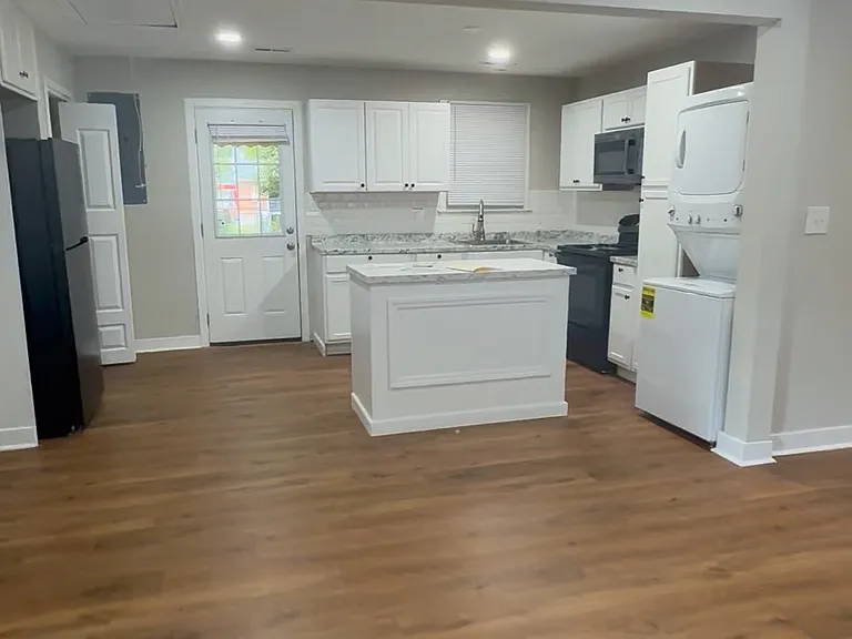 2208 Ford Ave — Photo 9