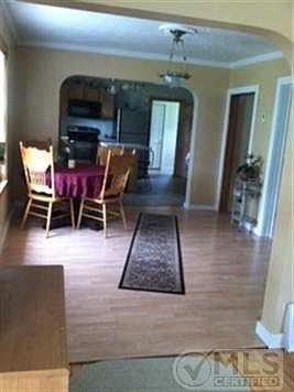 5th image of 321 Plum St