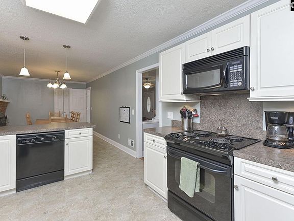 4th image of 2035 Woodstock Dr