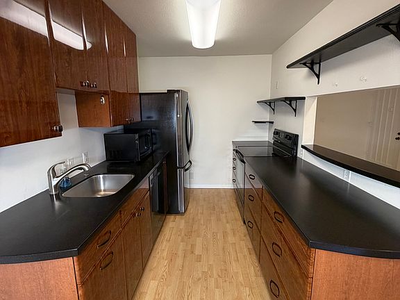 2nd image of 812 100th Ave NE APT 101