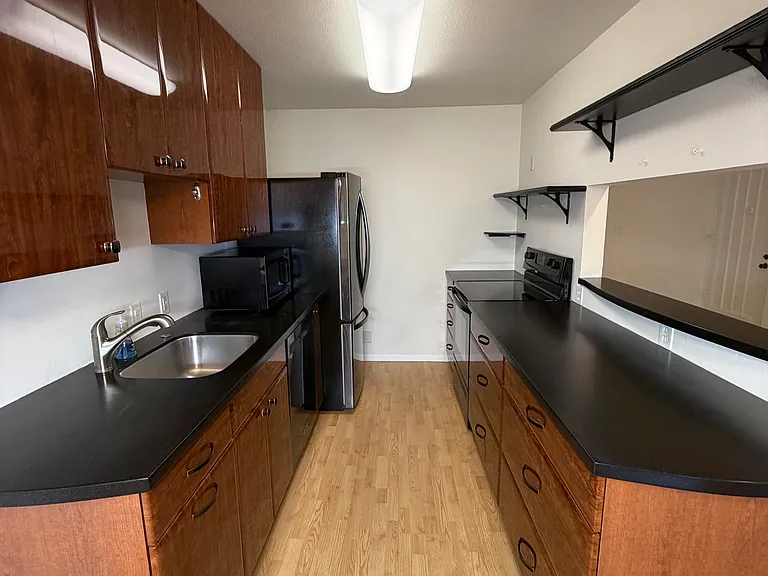 812 100th Ave NE #101 — Photo 2