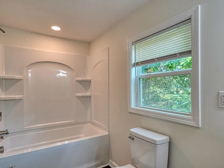 831 John B White Sr Blvd — Photo 12