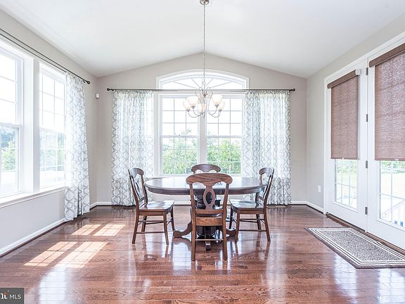 5th image of 31 Daffodil Ln