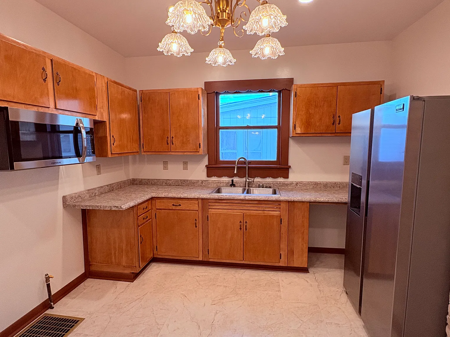 3 bed, 1364 sqft, $1,600 — Photo 2