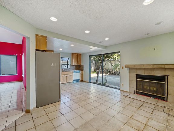 5th image of 1090 Minoru Dr