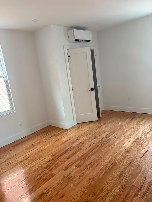 2 bed, 1.0 bath, 1359 sqft, $2,700 — Photo 4