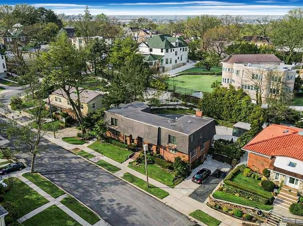 15 Herkimer St, Staten Island, NY 10301