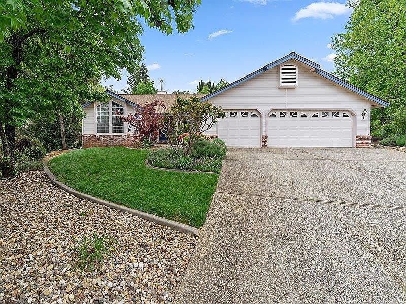 1st image of 817 Oak Crest Cir