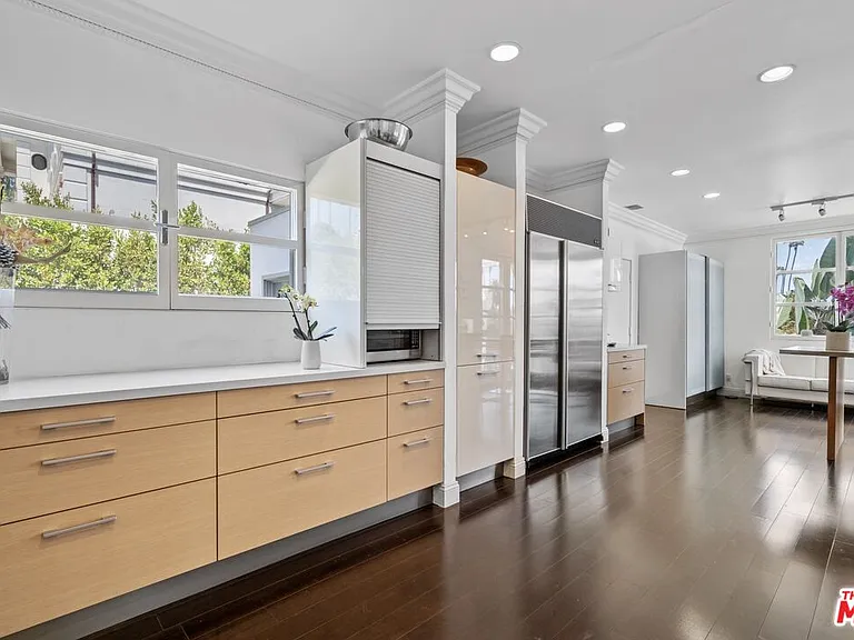 910 N Crescent Dr — Photo 10