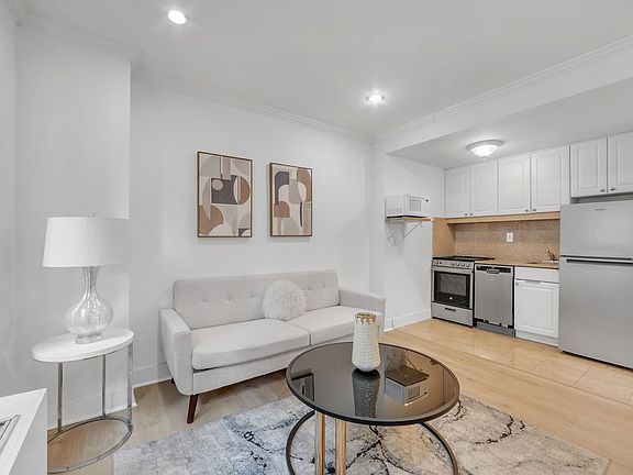 2nd image of 150 W 51st St APT 827