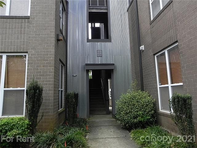 1st image of 1028 E 36th St #17
