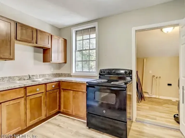 1430 Detroit St — Photo 18