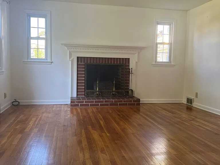2197 Kings Hwy — Photo 3