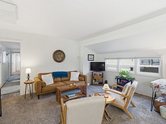 5th image of 105 E 8th St Unit 101