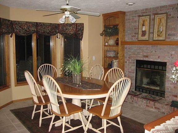 3rd image of 1518 N 162nd St