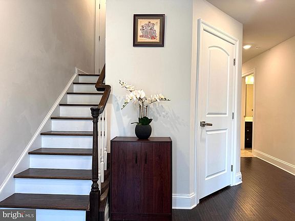 2nd image of 506 Cliff Ln