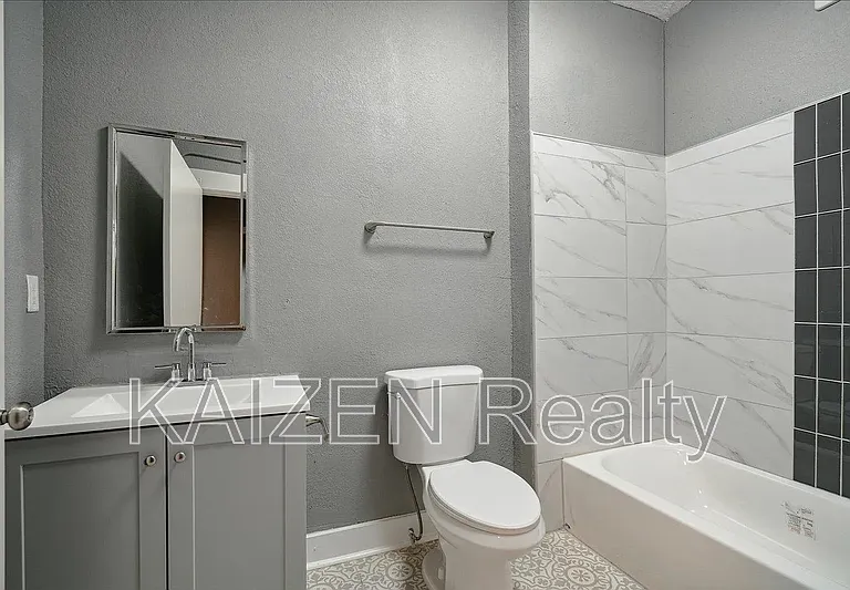 156 N Tucker St — Photo 6