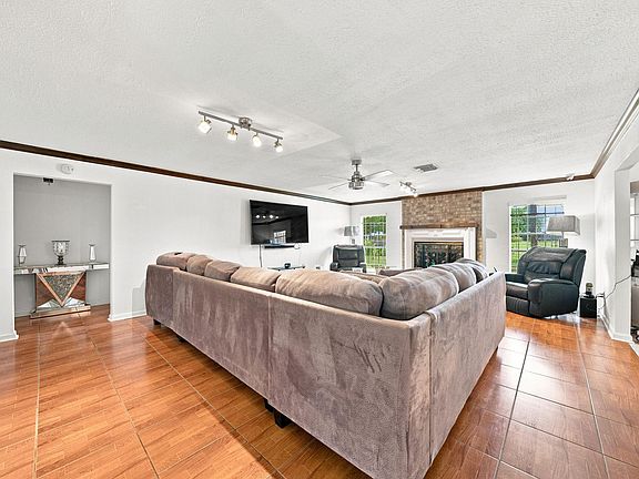 5th image of 2314 Verhalen Ave