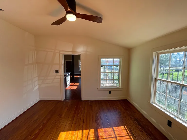 2109 Holmes St — Photo 9