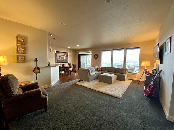 2nd image of 1003 E Stone Horse Bluff Ln